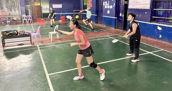 发展体育 增强体质 华中校友会开展每周羽毛球运动