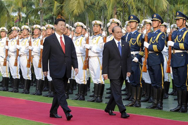 习近平主席同缅甸总统吴登盛举行会谈（转载中国驻缅大使馆网站）