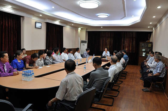驻缅甸大使杨厚兰会见缅华侨华人团体负责人