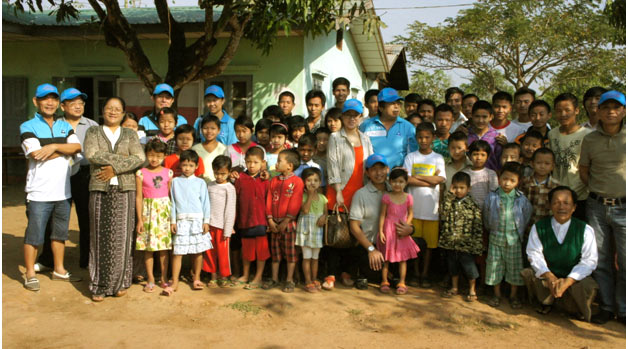 缅台「慈善基金会」向缅孤儿院捐赠（段春青）