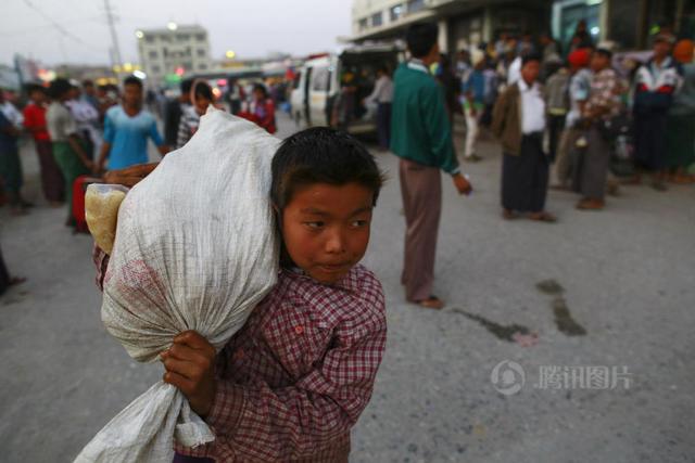 三万人次缅甸边民进出中国边境 中方给予协助
