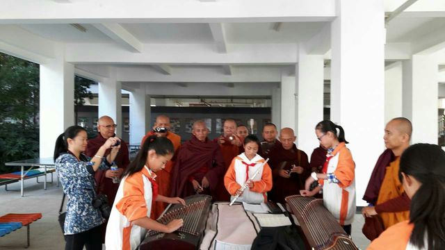 昆明：缅甸僧侣校长团访问中小学，教育之旅归来满满