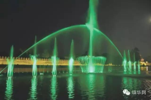 曼德勒皇宫护城河水上音乐喷泉开幕(华轩)