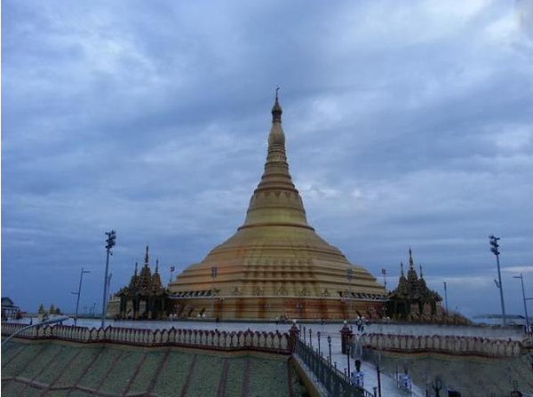 内比都的UPPATASANTI PAGODA