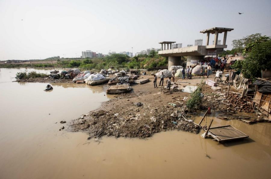 印度暴雨持续酿96死 百万人离家避难