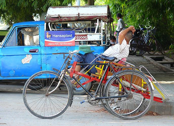 一起感受缅甸的人力三轮车