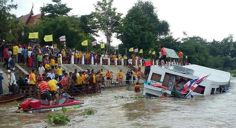 泰国船只湄南河倾覆 至少13人亡