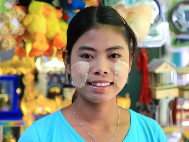 一根神奇的木头造就了缅甸女性的美丽（带视频）
