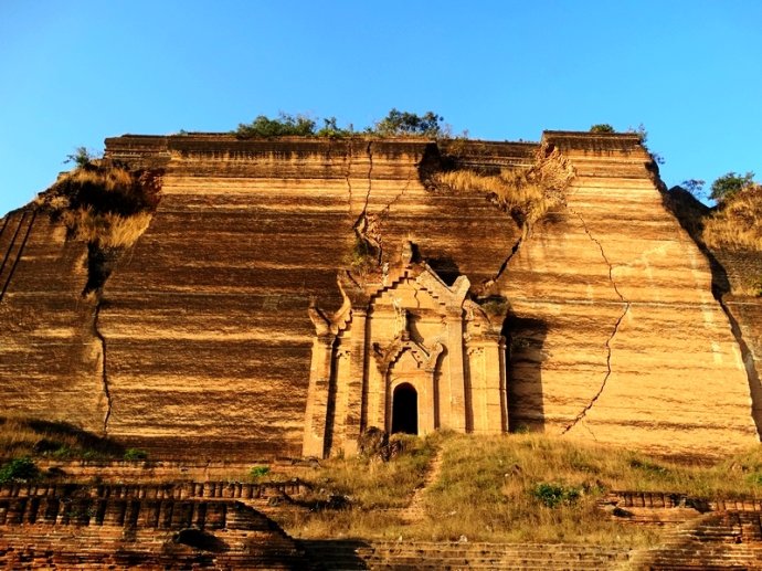 缅甸敏贡古城：君主未完成的辉煌