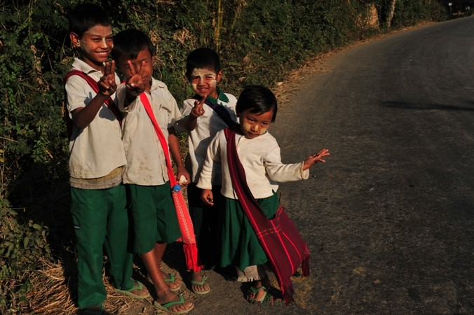 骑车环游茵莱湖，考察缅甸基础教育