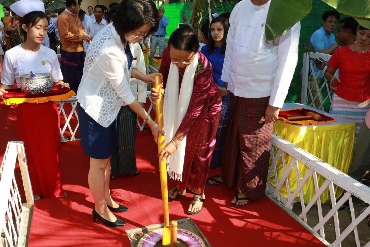 驻缅甸大使夫人王雪鸿出席杜庆芝医院升级改造工程奠基仪式