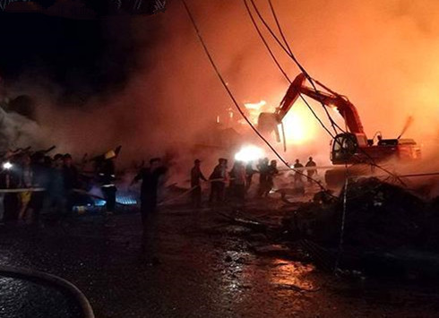克钦邦帕敢市发生意外火灾十几栋百姓房屋被烧毁