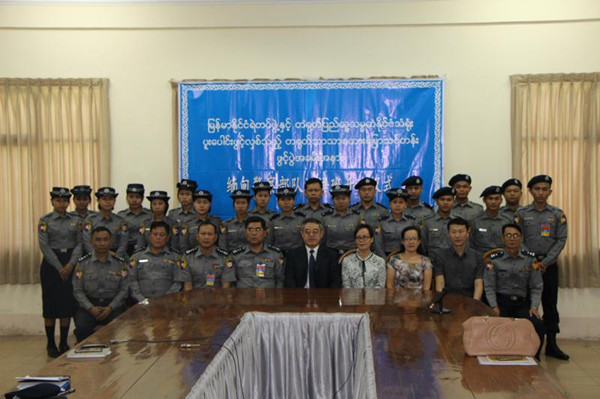 中国驻缅甸大使馆为缅甸警察部队开办汉语培训班