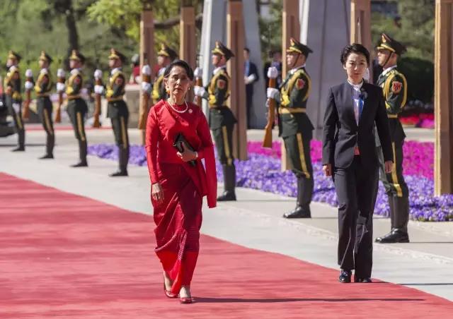 “一带一路”国际合作高峰论坛闭幕，杜昂山素季“鲜衣”出席，缅甸必将受益