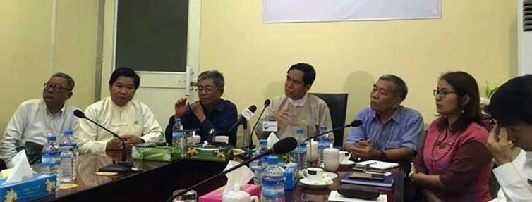 李亮喜听取了缅甸新闻界境况的相关报告