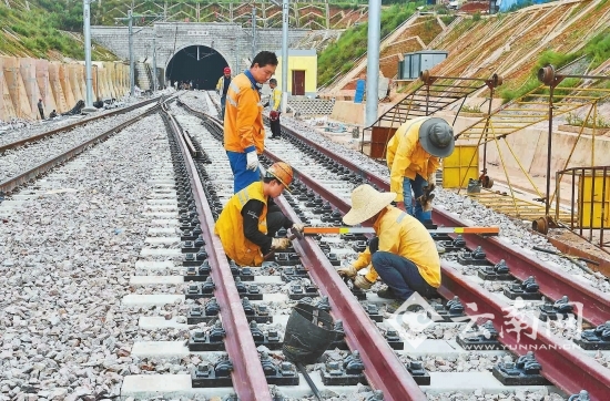 老挝政府要求确保铁路项目建设按期推进