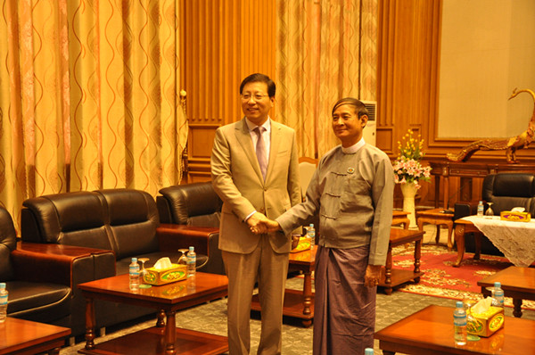 驻缅甸大使洪亮会见缅甸联邦议会人民院议长吴温敏