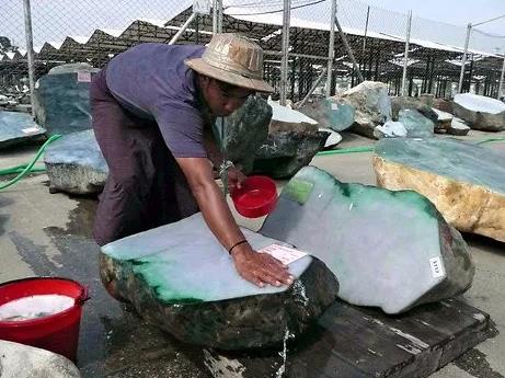 截止10月20日，缅甸玉石出口额为2.516亿美元