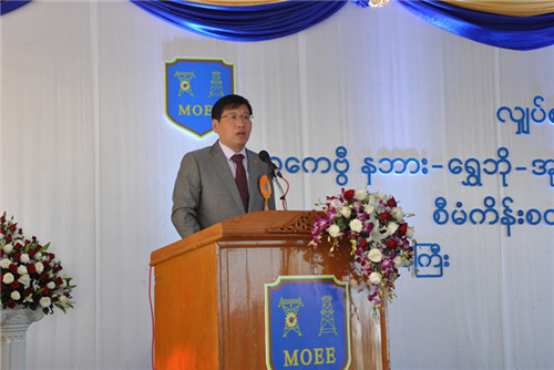 洪亮大使出席缅甸克钦邦北部联通国家主干电网工程开工仪式