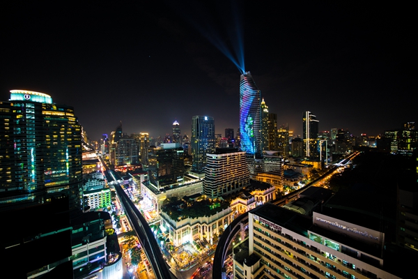 泰国曼谷高楼上演“美丽曼谷”3D灯光秀