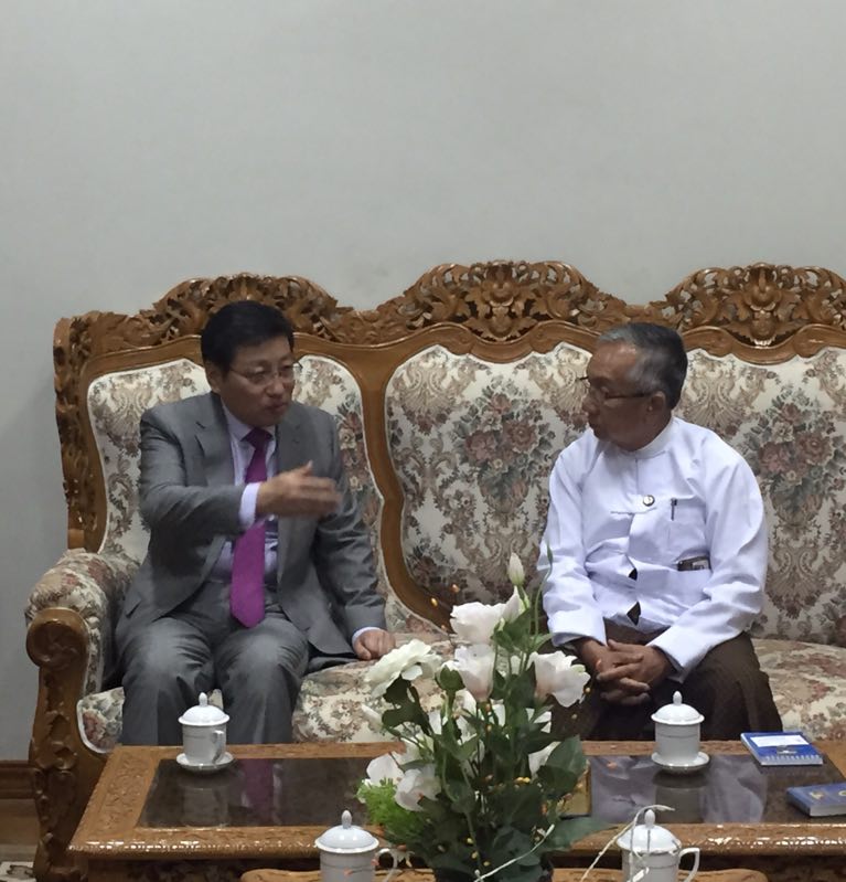 洪亮大使会见缅甸新任建设部长汉佐