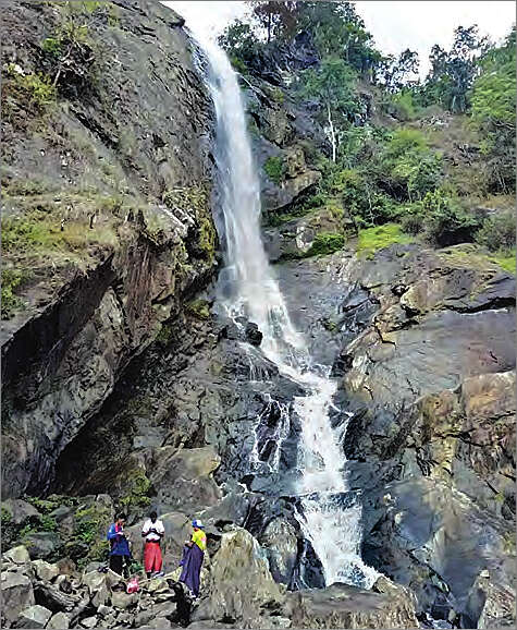 实皆省发现400英尺高的瀑布