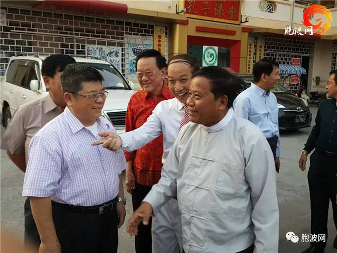 曼德勒省长市长司令同框亮相华人社区，原来都为这事......