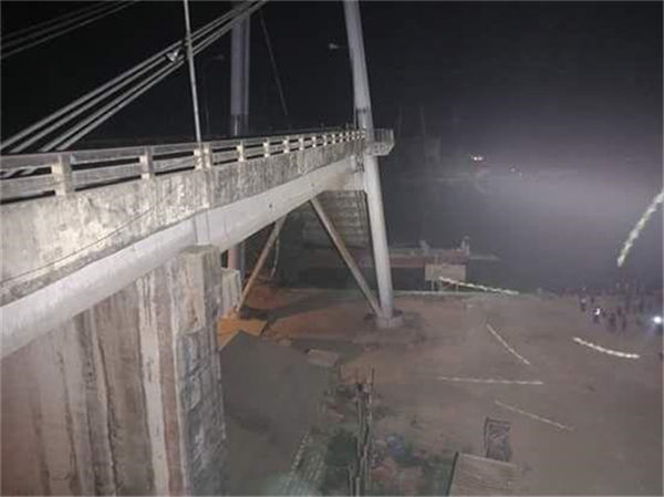 缅甸伊洛瓦底省一座悬索桥垮塌 两人失踪