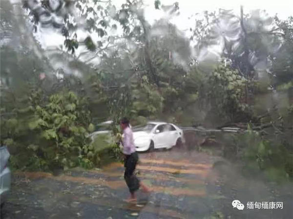 一场狂风暴雨后的仰光