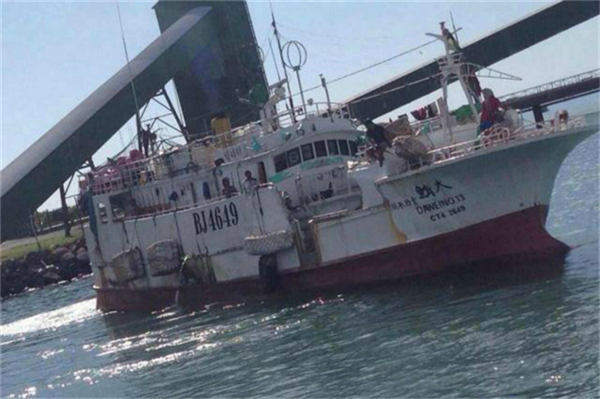 台湾渔船在马六甲海峡遭印尼军舰拦截 人船均被扣