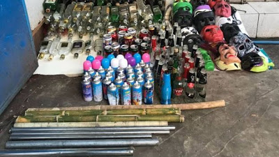 泼水节期间仰光市搜获大量刀棍等武器