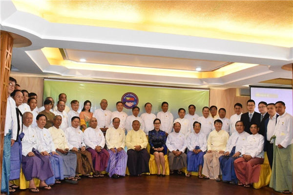 李小艳公参出席缅中友协成立五周年庆典