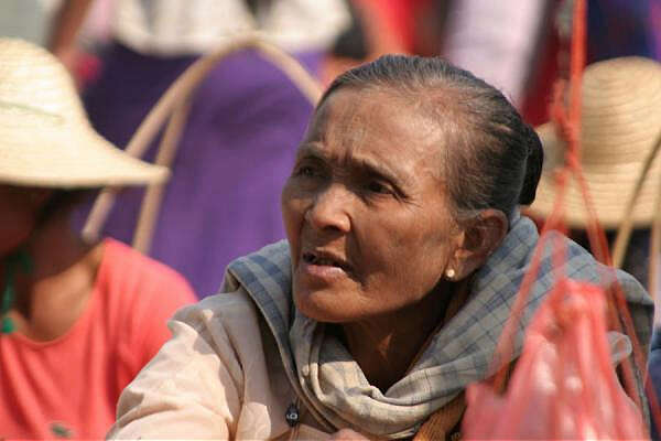 85岁以上的老年人从今年10月份起可享受福利金待遇