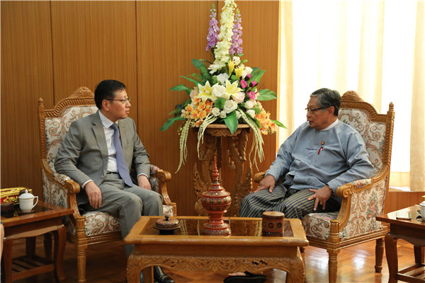 驻缅甸大使洪亮会见缅甸国务资政府部部长觉丁瑞