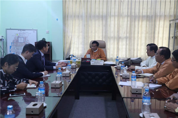 驻缅甸大使洪亮会见缅甸曼德勒省首席部长佐敏貌