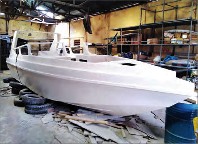 墨吉市自制塑料摩托艇