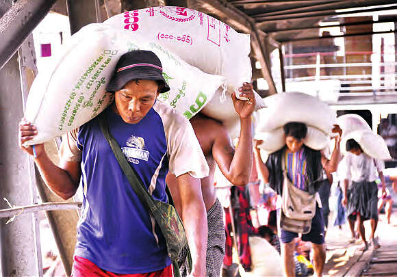 大米销毁事件影响了缅甸新年的喜庆气氛