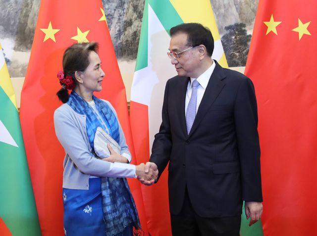 李克强会见缅甸国务资政昂山素季
