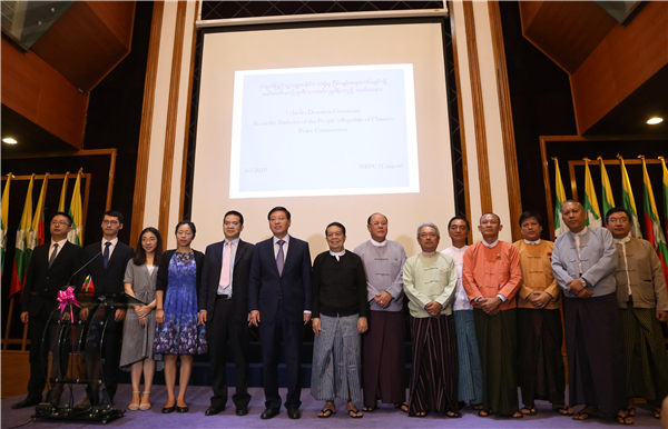 中国大使馆向缅甸和平委员会捐赠工作用车