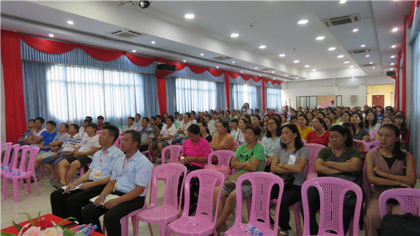 云华师范学院小学部召开家长会