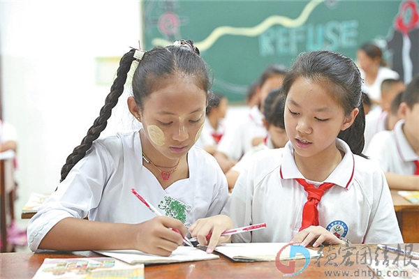 中国姐告国门小学有位小小“外交官”