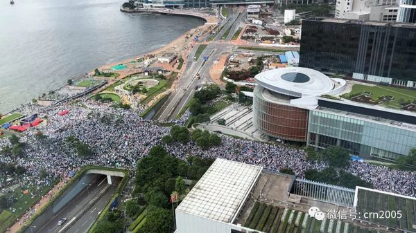 17万香港市民上街撑警(图)！林郑七一致辞冀香港再出发