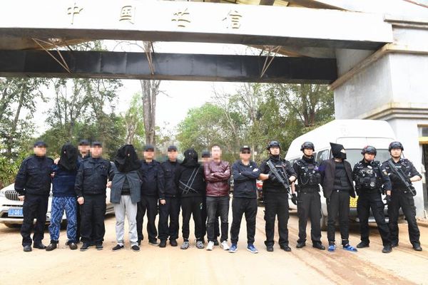 重庆警方摧毁涉黑跨国贩毒集团：运毒者不配合被毒贩活活打死