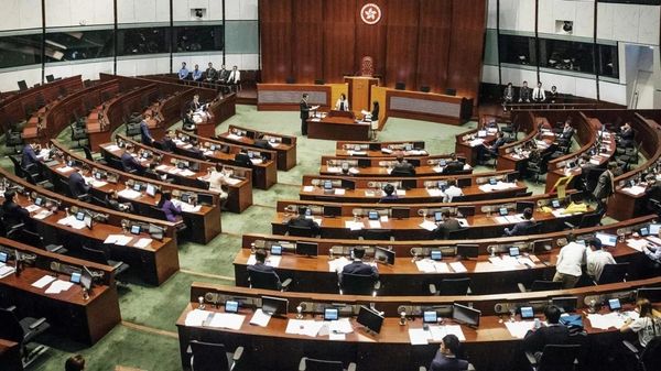 大快人心！香港“毒教材”整治提上日程