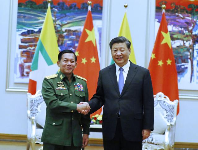 习近平会见缅甸国防军总司令敏昂莱：发展中缅关系离不开两军交流合作