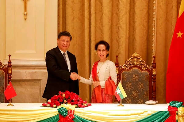 中缅两国元首共同见证三十三项缅中双边合作项目