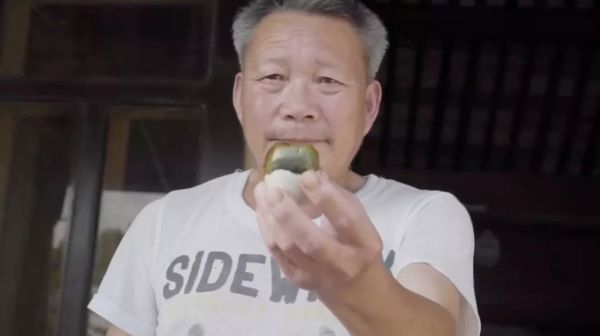 视界 | “真香”警告 美媒揭秘这一中国传统美食的制作过程——