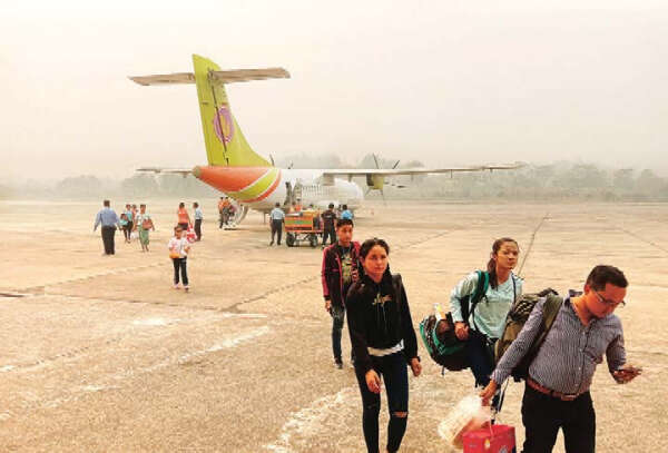 今日眺望大其力，只见烟雾又重来