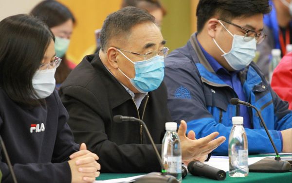 新冠肺炎肆虐多国 中国中医药专家与美国同行分享治疗经验