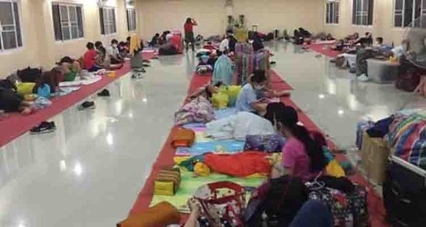 等待从大其力-美赛边境口岸回国的170位缅甸劳工